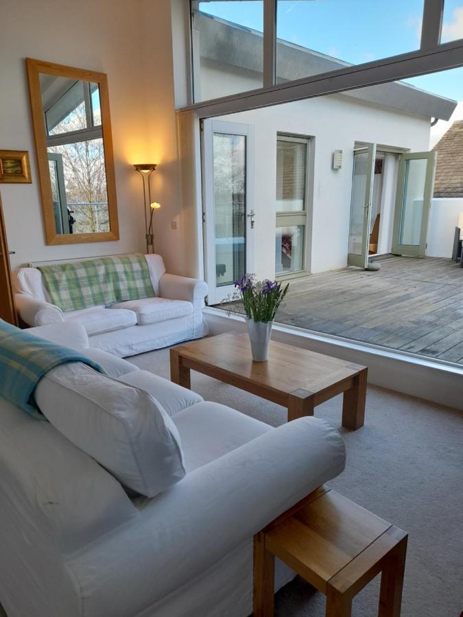 Crow'S Nest Penthouse Apartment With Free Spa Access Somerford Keynes Exterior photo