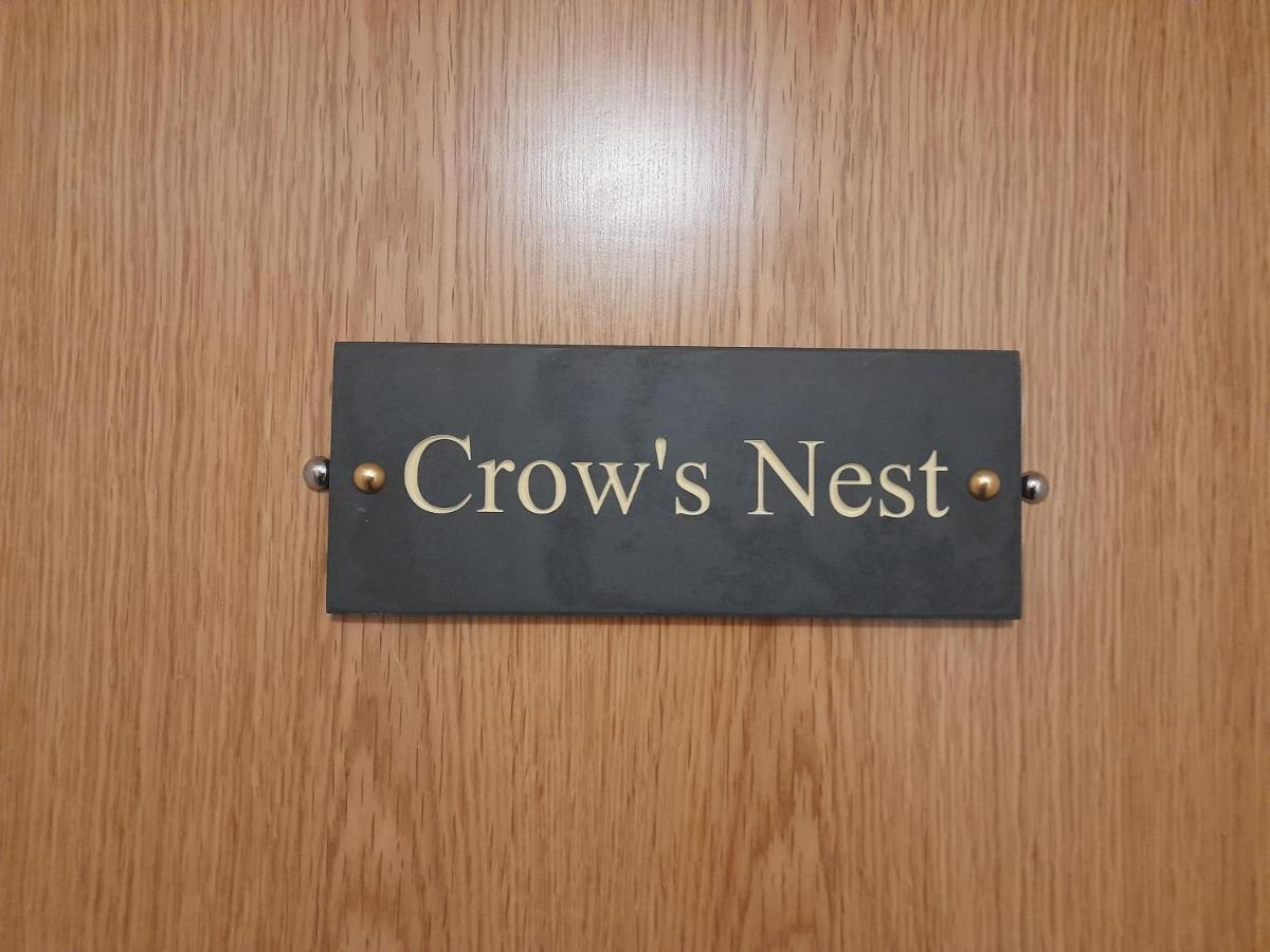 Crow'S Nest Penthouse Apartment With Free Spa Access Somerford Keynes Exterior photo
