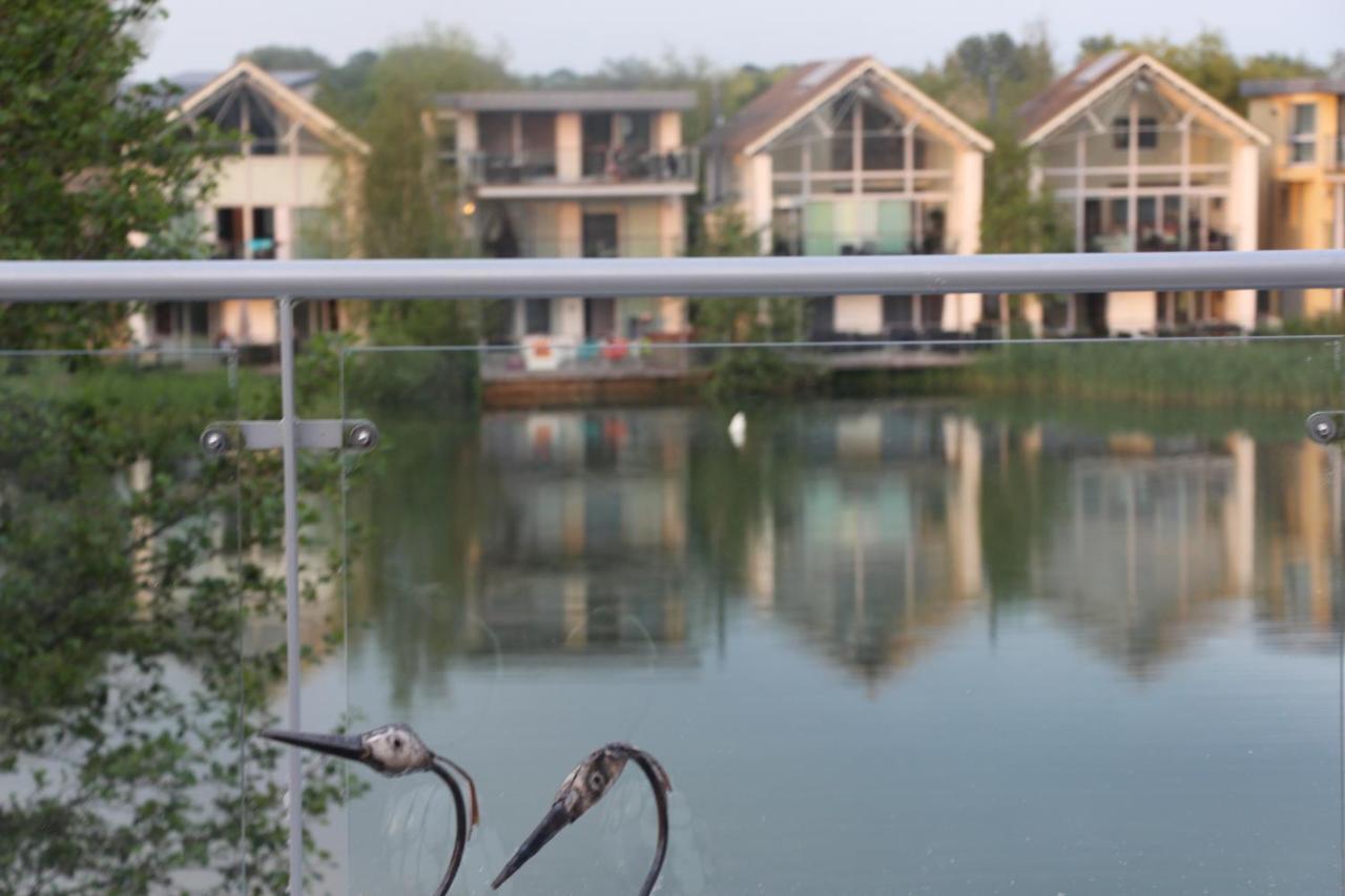 Crow'S Nest Penthouse Apartment With Free Spa Access Somerford Keynes Exterior photo