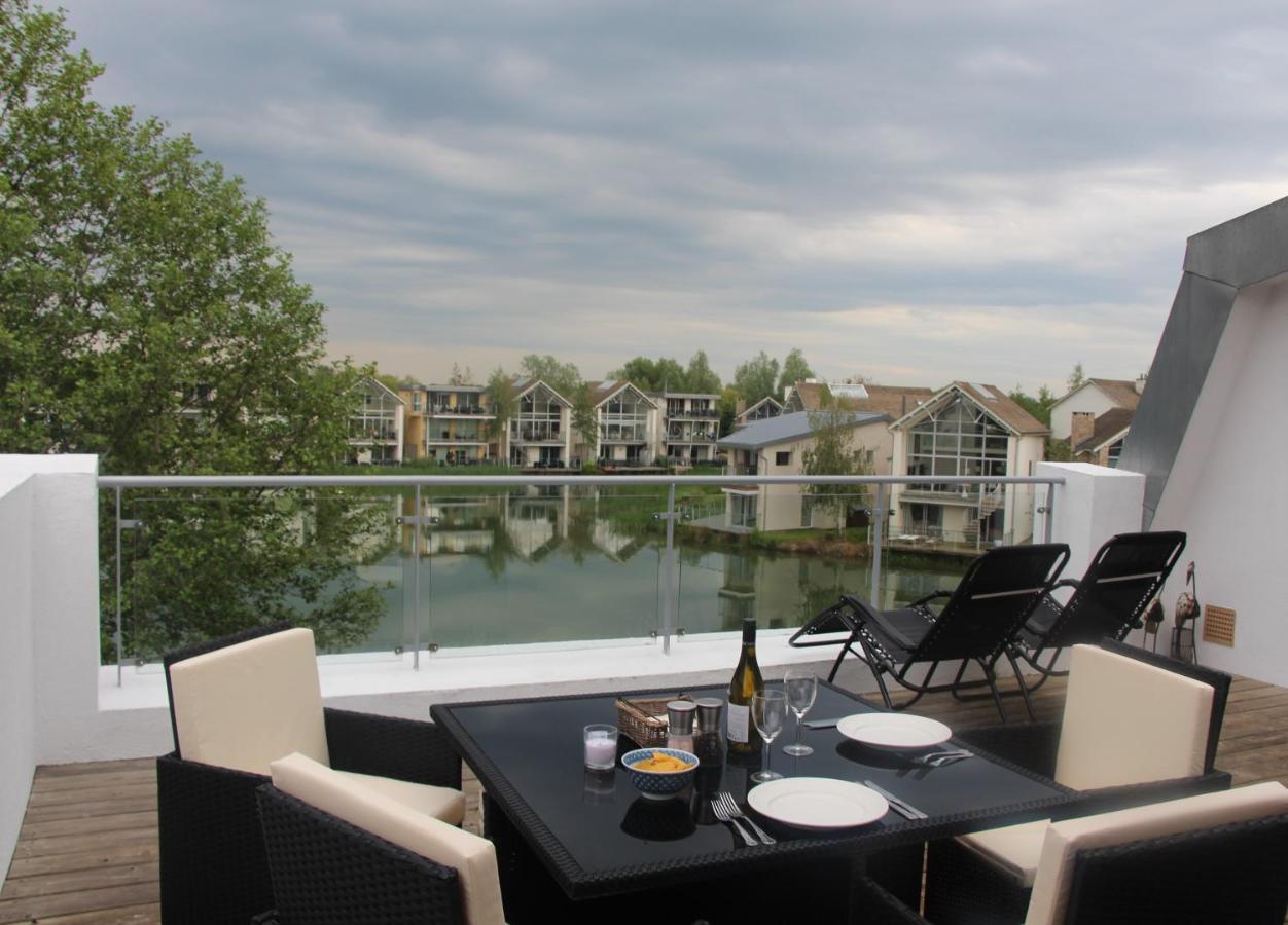 Crow'S Nest Penthouse Apartment With Free Spa Access Somerford Keynes Exterior photo