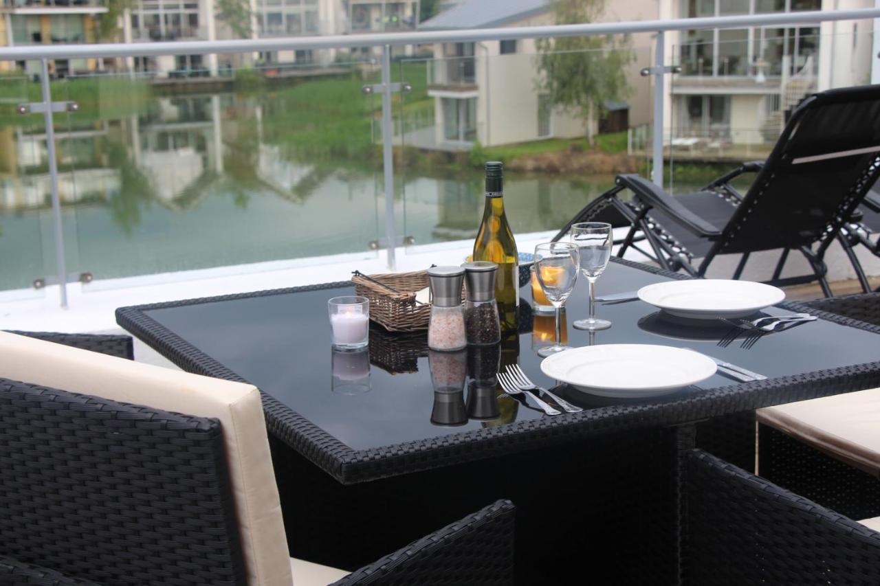 Crow'S Nest Penthouse Apartment With Free Spa Access Somerford Keynes Exterior photo