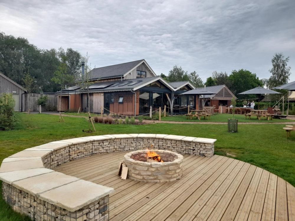 Crow'S Nest Penthouse Apartment With Free Spa Access Somerford Keynes Exterior photo