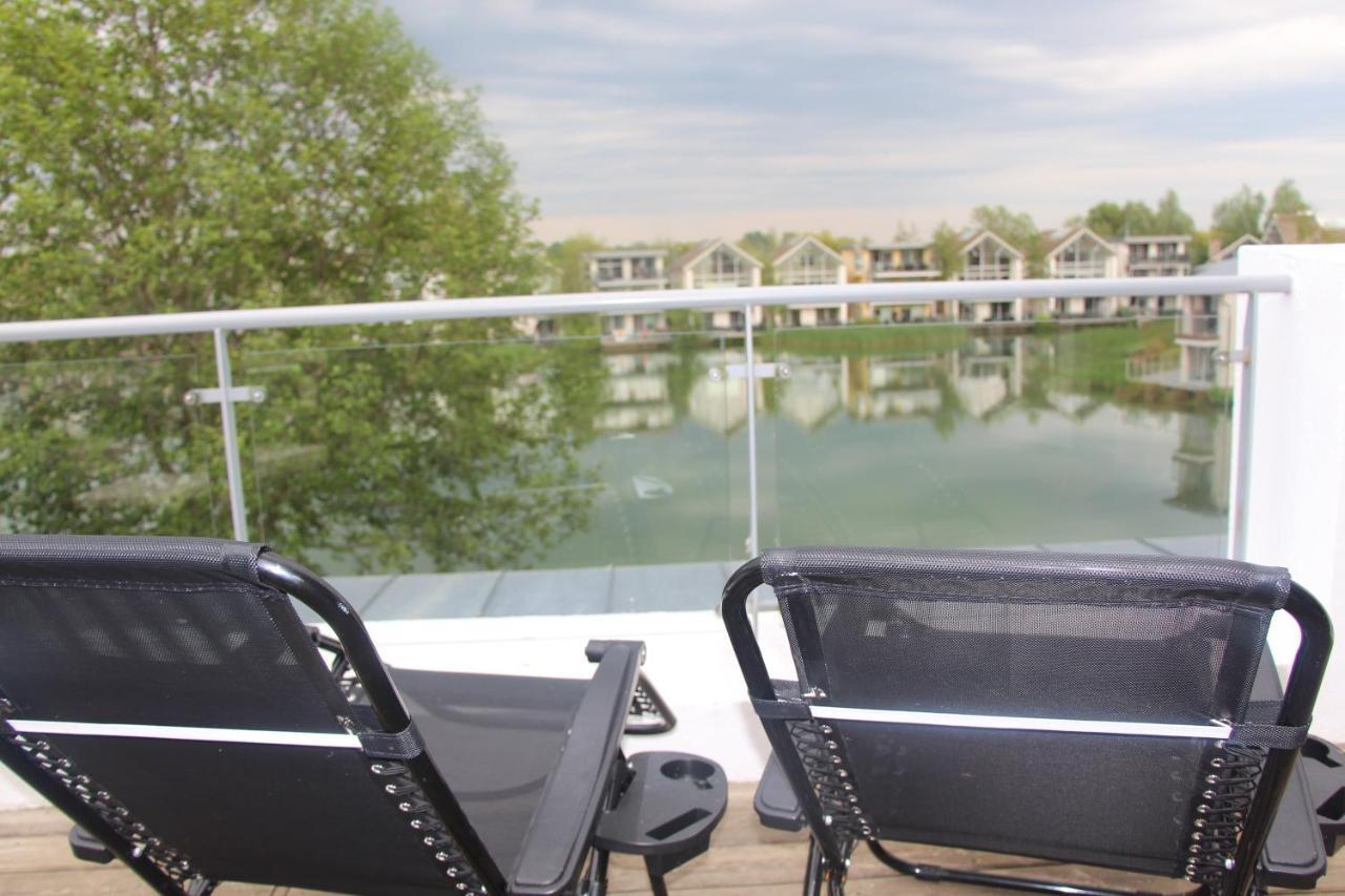 Crow'S Nest Penthouse Apartment With Free Spa Access Somerford Keynes Exterior photo