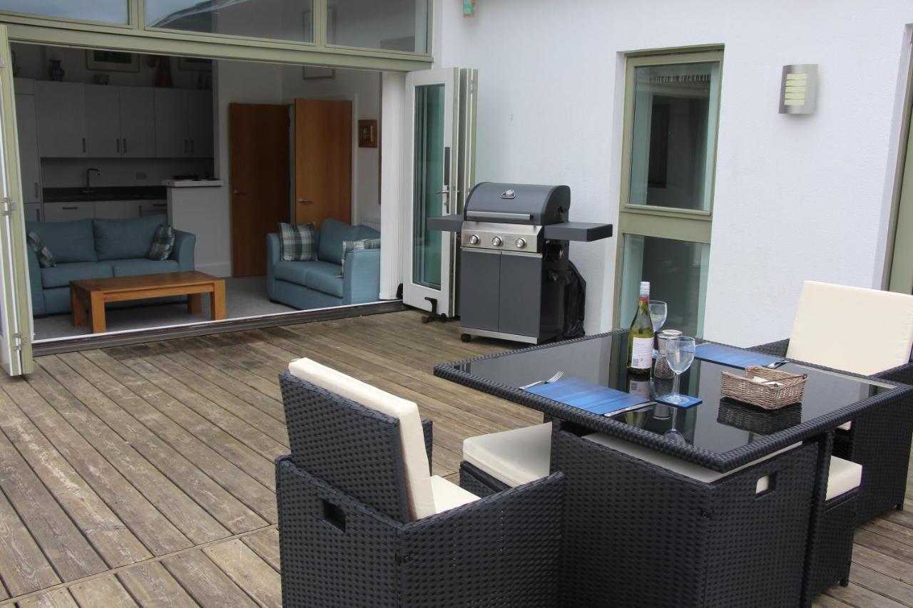 Crow'S Nest Penthouse Apartment With Free Spa Access Somerford Keynes Exterior photo