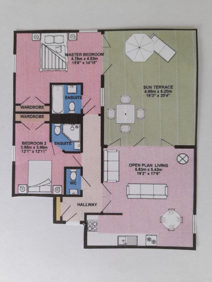 Crow'S Nest Penthouse Apartment With Free Spa Access Somerford Keynes Exterior photo