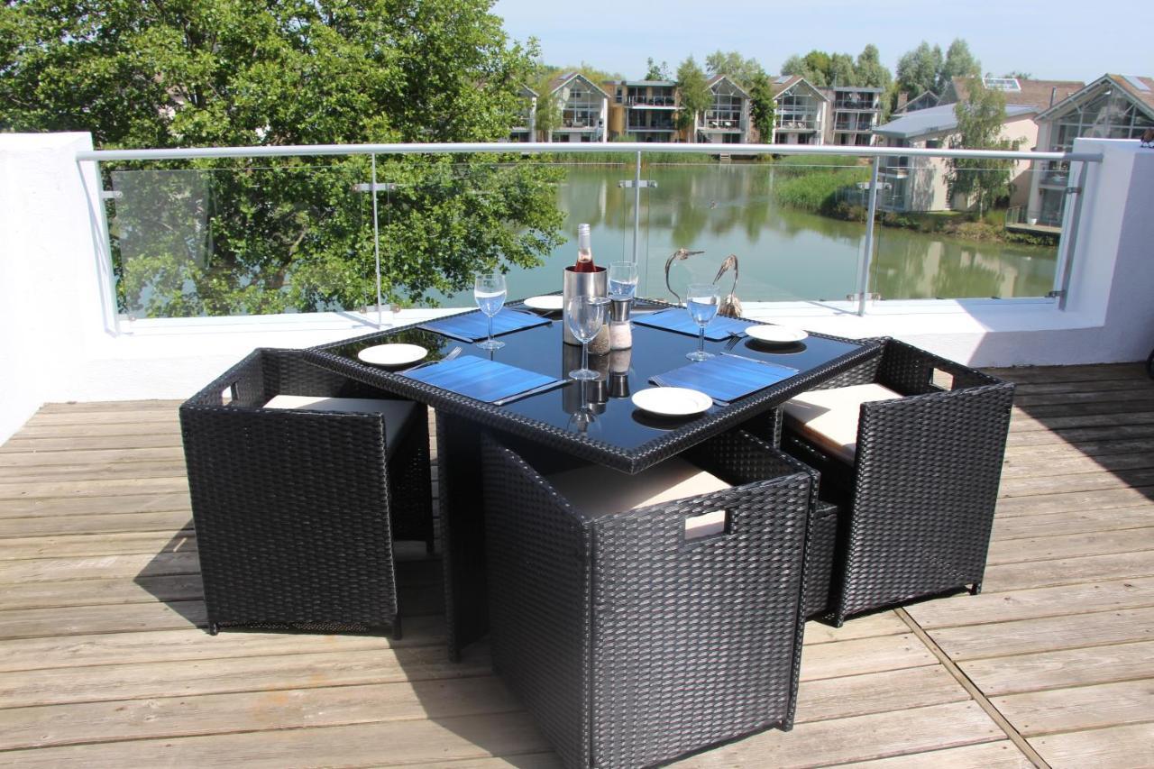 Crow'S Nest Penthouse Apartment With Free Spa Access Somerford Keynes Exterior photo