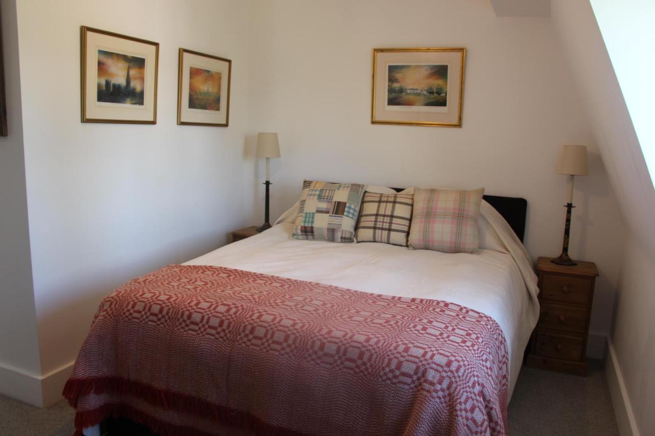 Crow'S Nest Penthouse Apartment With Free Spa Access Somerford Keynes Exterior photo