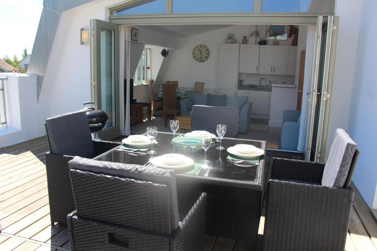 Crow'S Nest Penthouse Apartment With Free Spa Access Somerford Keynes Exterior photo