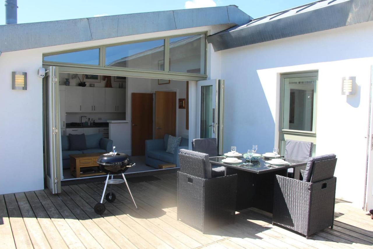 Crow'S Nest Penthouse Apartment With Free Spa Access Somerford Keynes Exterior photo
