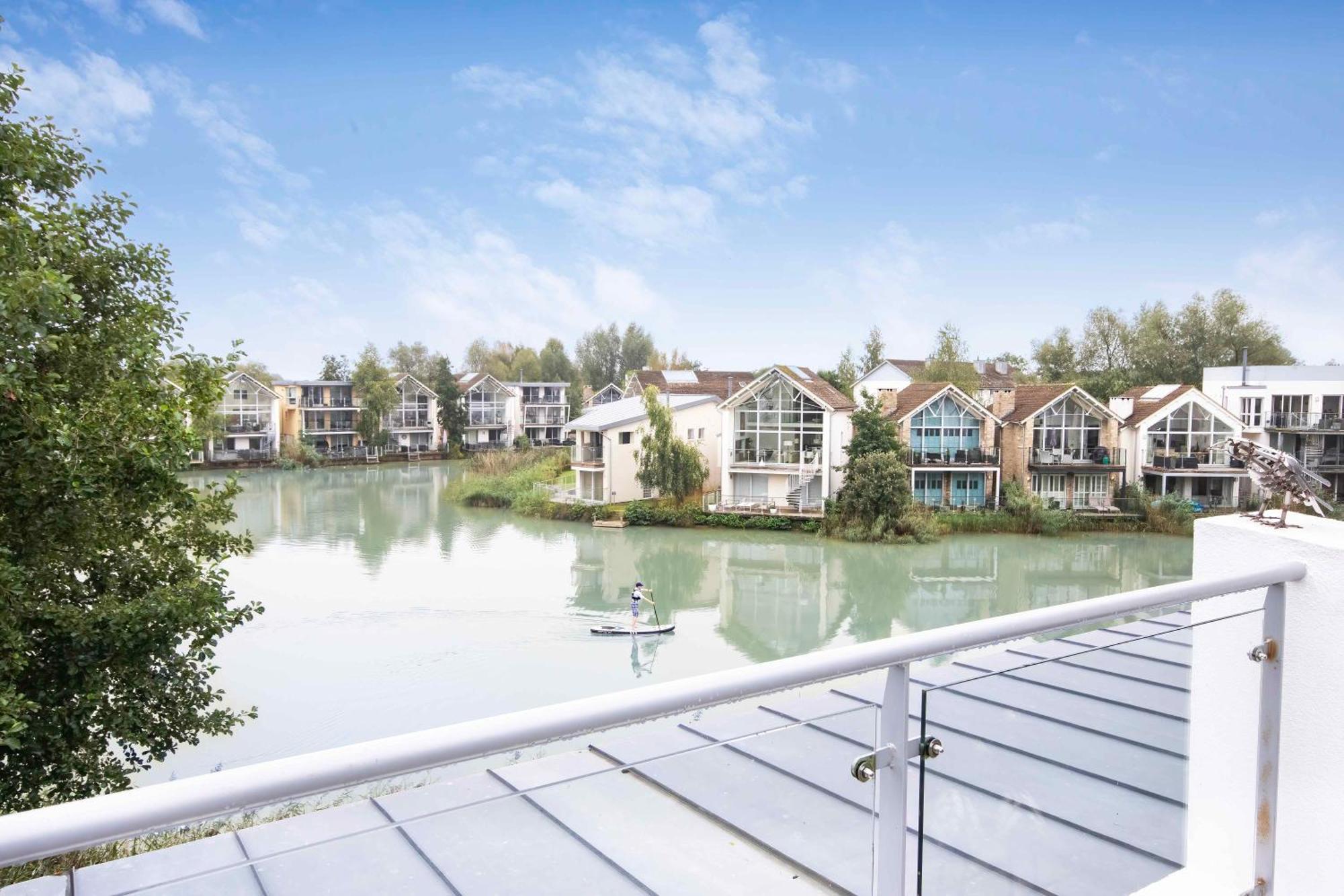 Crow'S Nest Penthouse Apartment With Free Spa Access Somerford Keynes Exterior photo