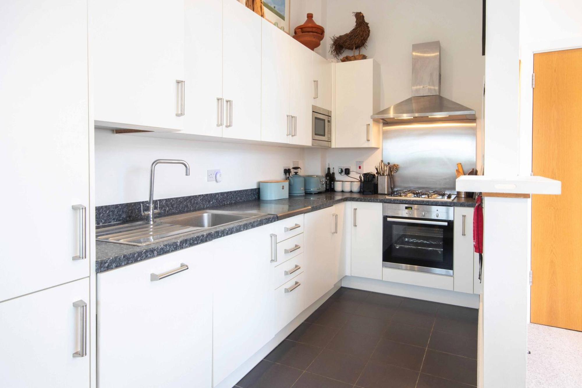 Crow'S Nest Penthouse Apartment With Free Spa Access Somerford Keynes Exterior photo