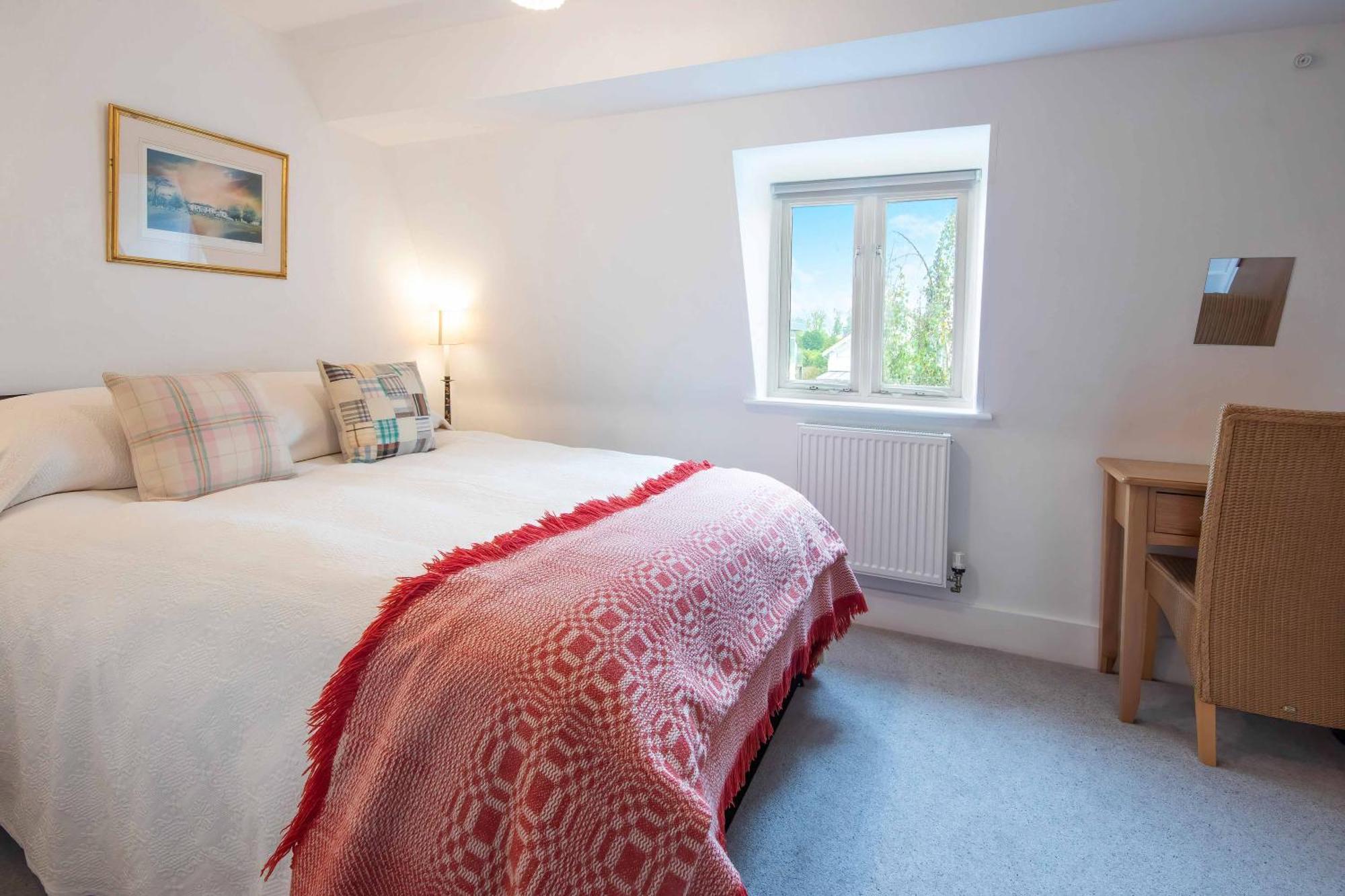 Crow'S Nest Penthouse Apartment With Free Spa Access Somerford Keynes Exterior photo
