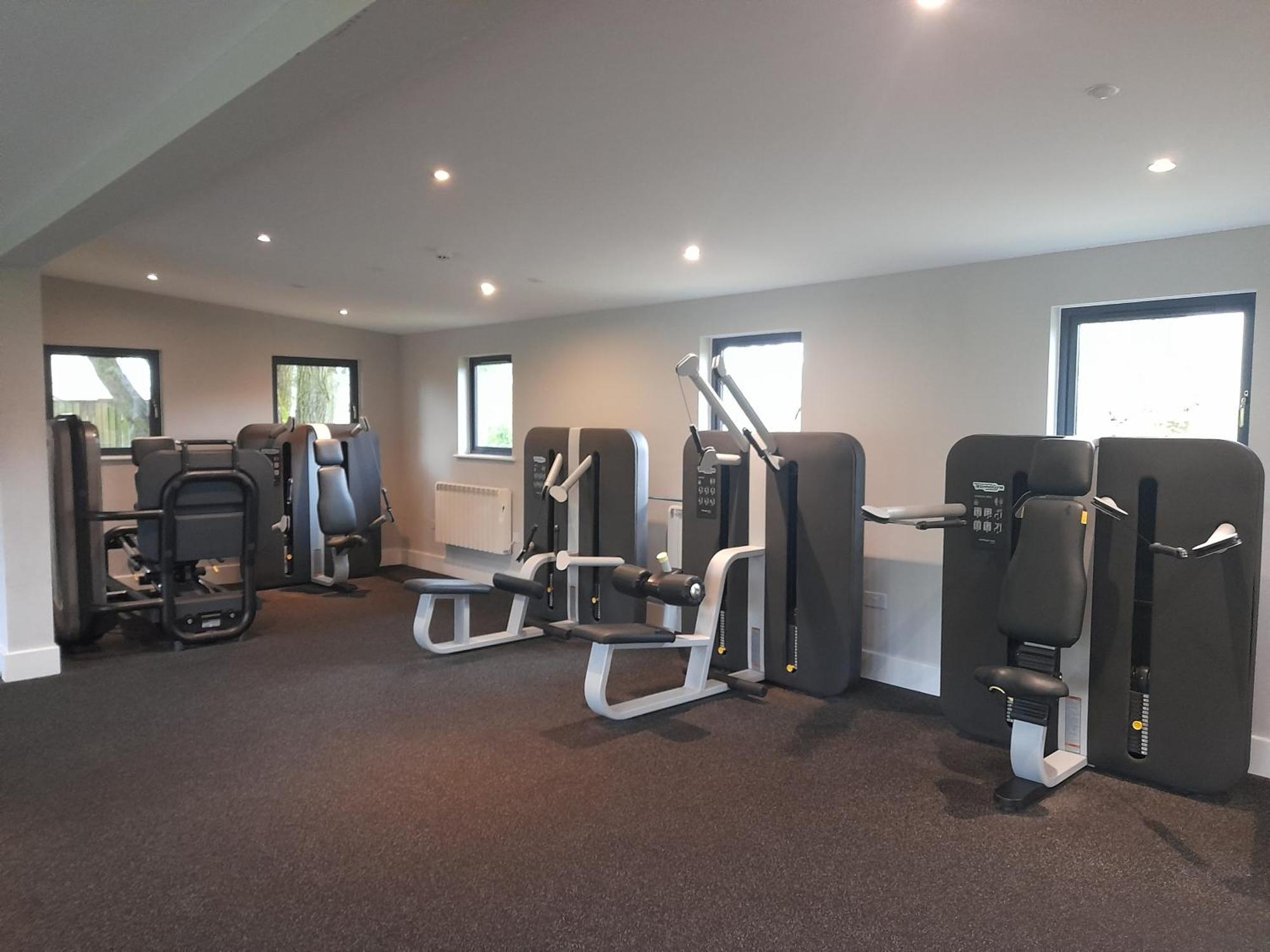 Crow'S Nest Penthouse Apartment With Free Spa Access Somerford Keynes Exterior photo